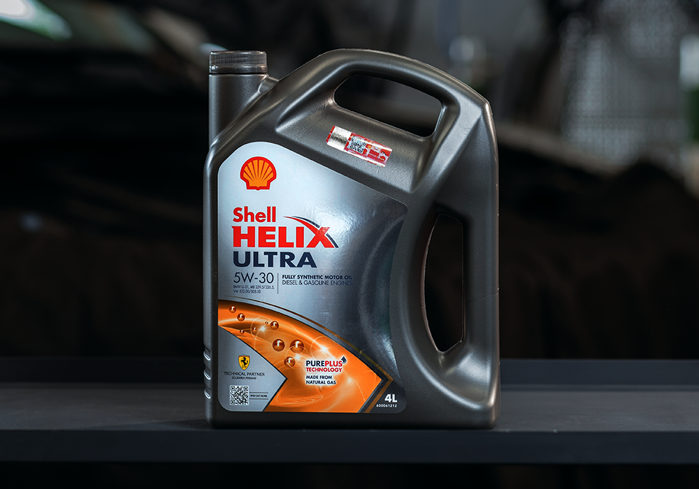 Канистра моторного масла Shell Helix Ultra для легкового авто